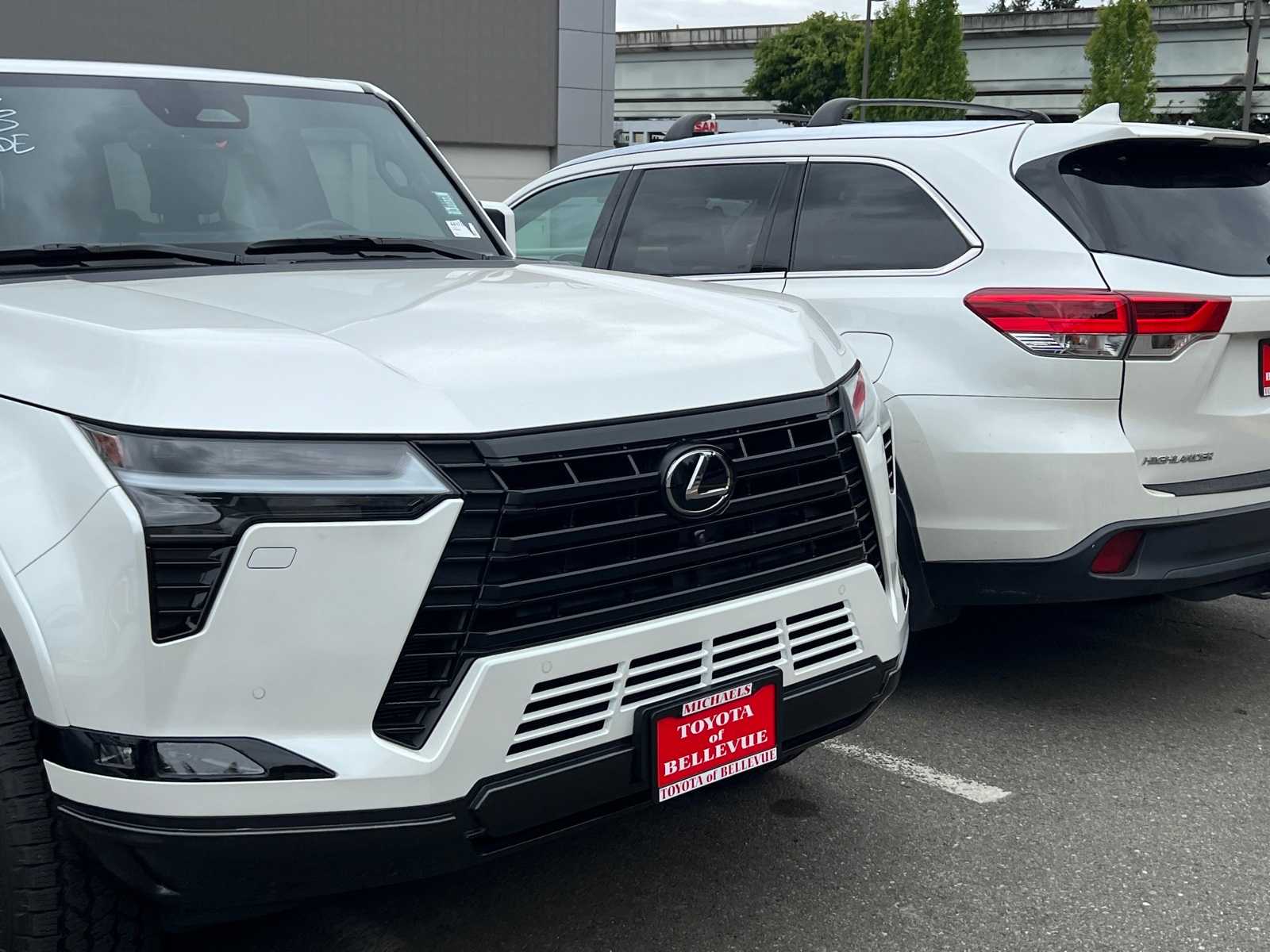 Thumbnail: 2024 Lexus GX - 4