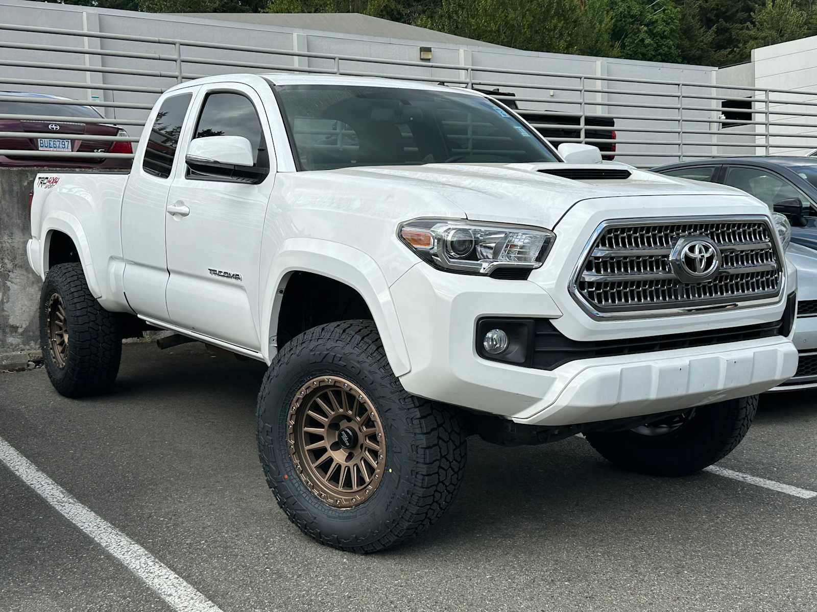 Thumbnail: 2016 Toyota Tacoma - 3