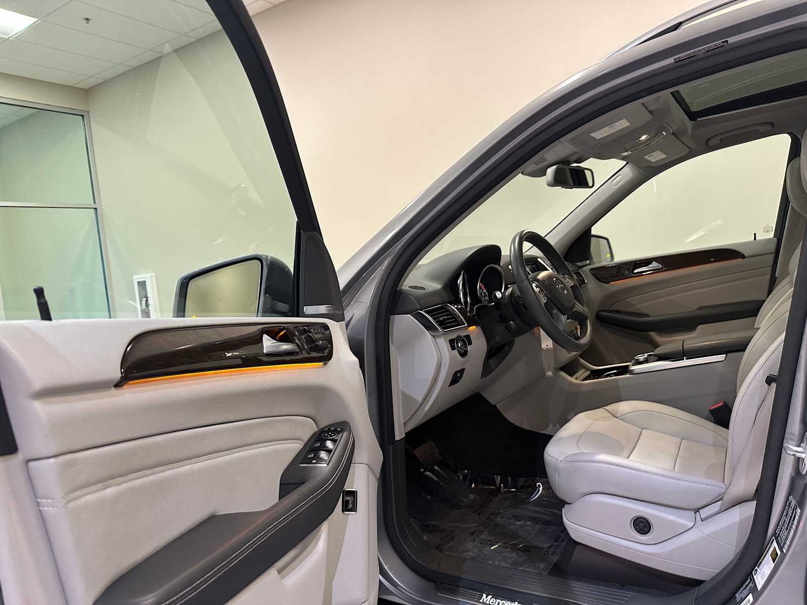 Thumbnail: 2014 Mercedes-Benz M-Class - 23