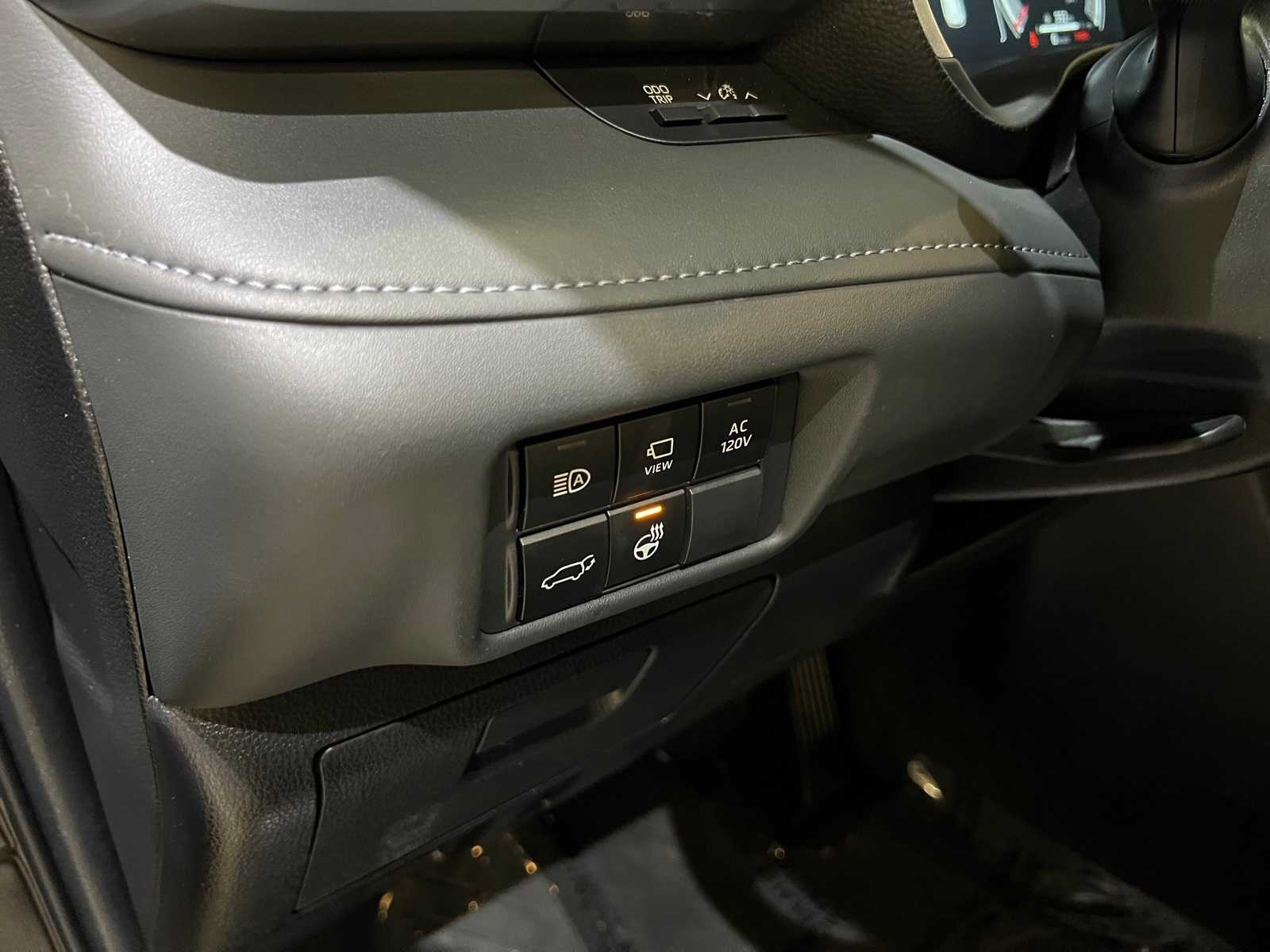 Thumbnail: 2023 Toyota Highlander - 16