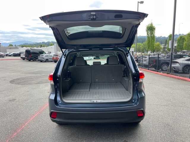 Thumbnail: 2019 Toyota Highlander - 28