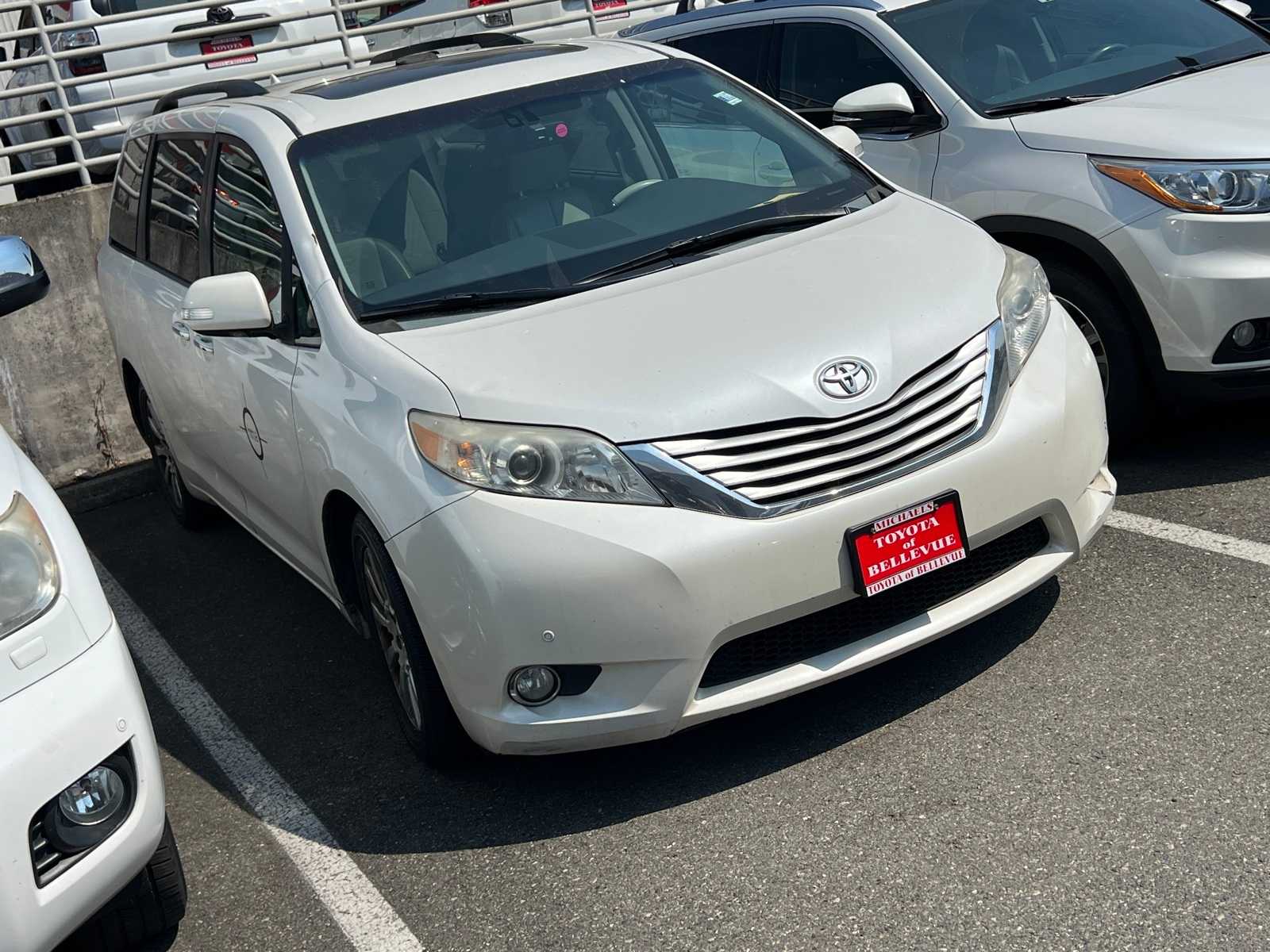 Thumbnail: 2014 Toyota Sienna - 3
