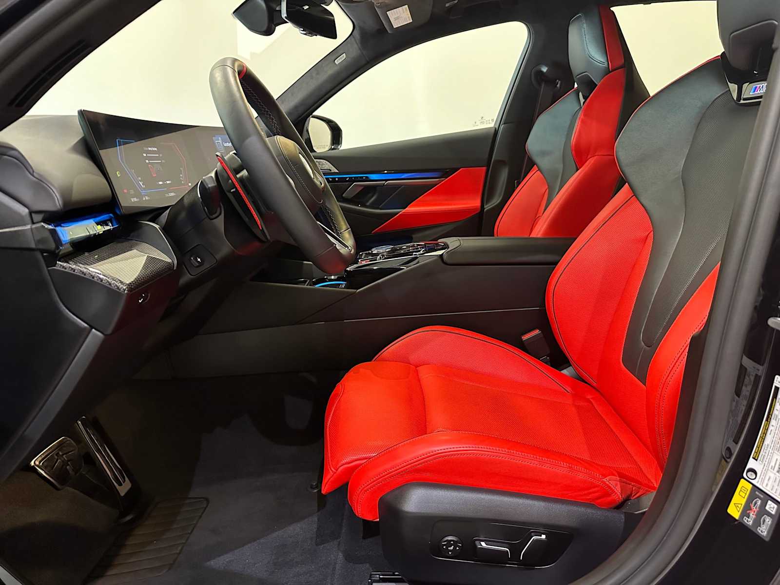 Thumbnail: 2025 BMW M5 - 21