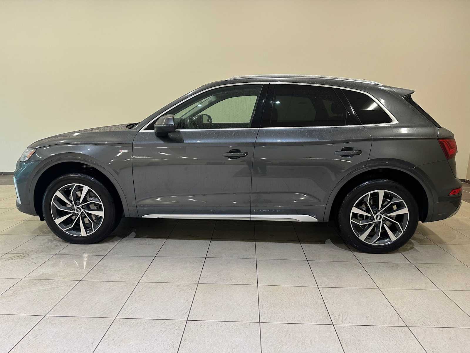 Thumbnail: 2022 Audi Q5 - 3