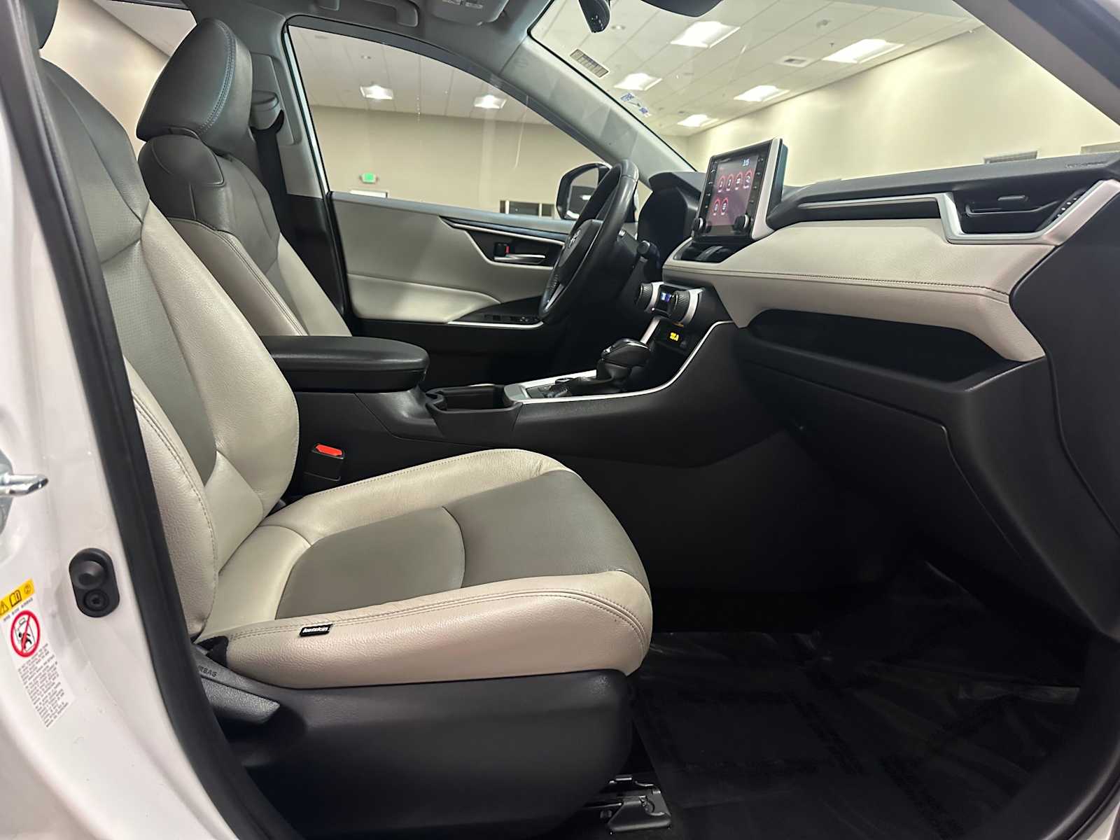 Thumbnail: 2019 Toyota RAV4 - 28