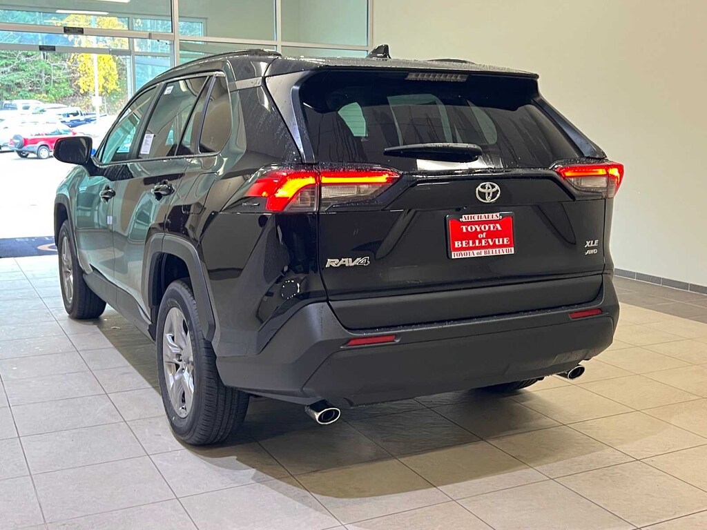 New 2025 Toyota RAV4 XLE SUV
