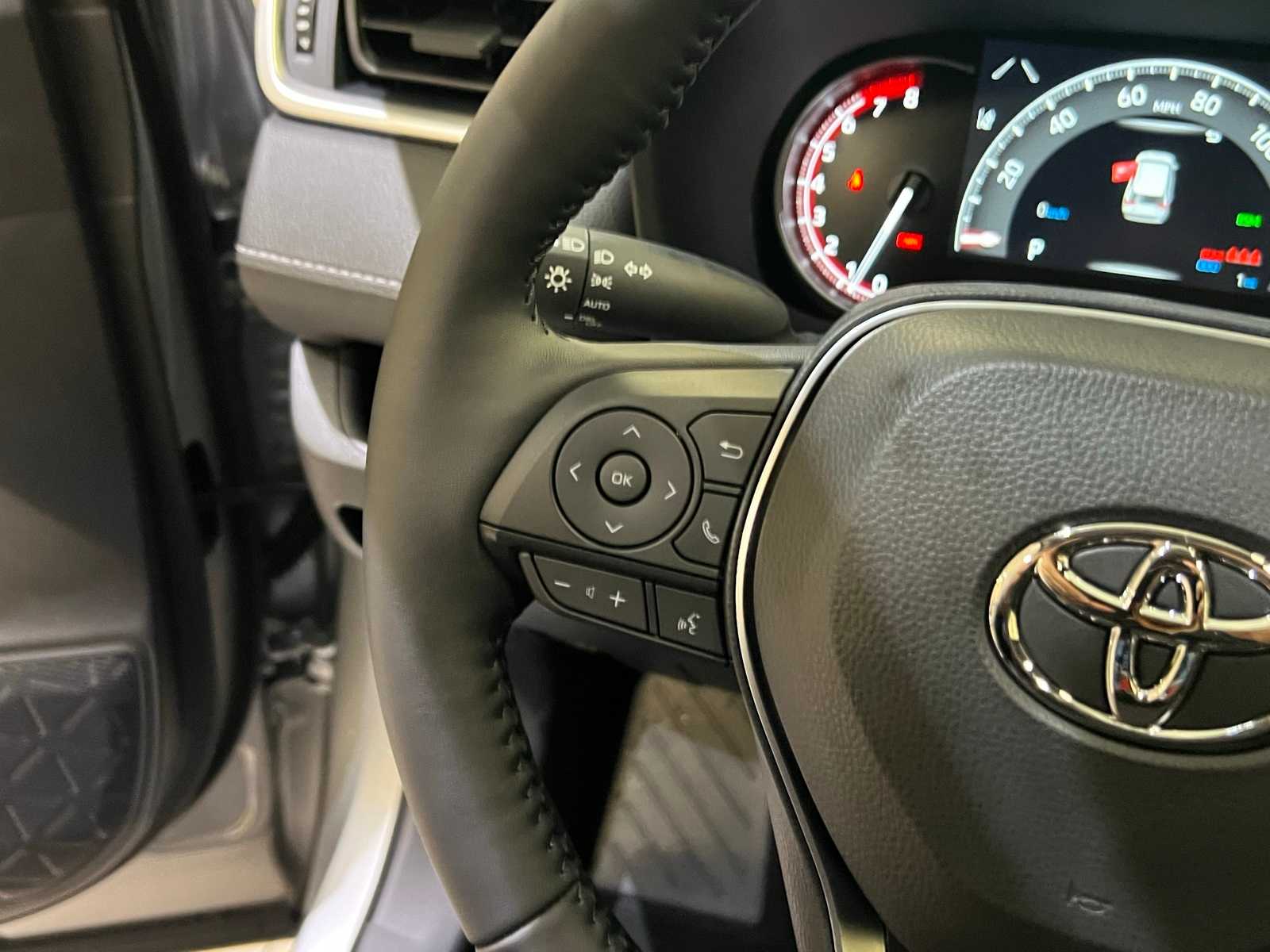 Thumbnail: 2025 Toyota RAV4 - 21