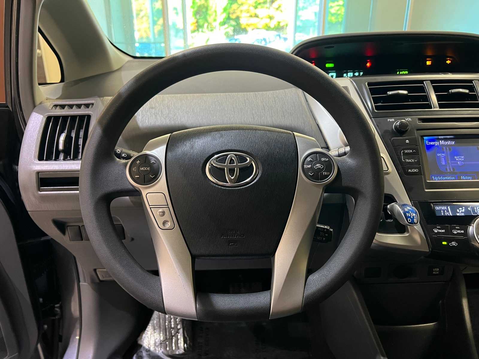 Thumbnail: 2014 Toyota Prius v - 18