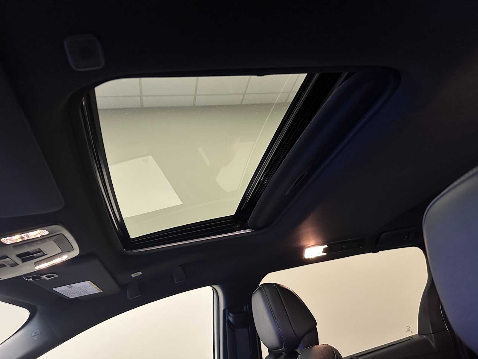 Thumbnail: 2026 Toyota Sienna - 21