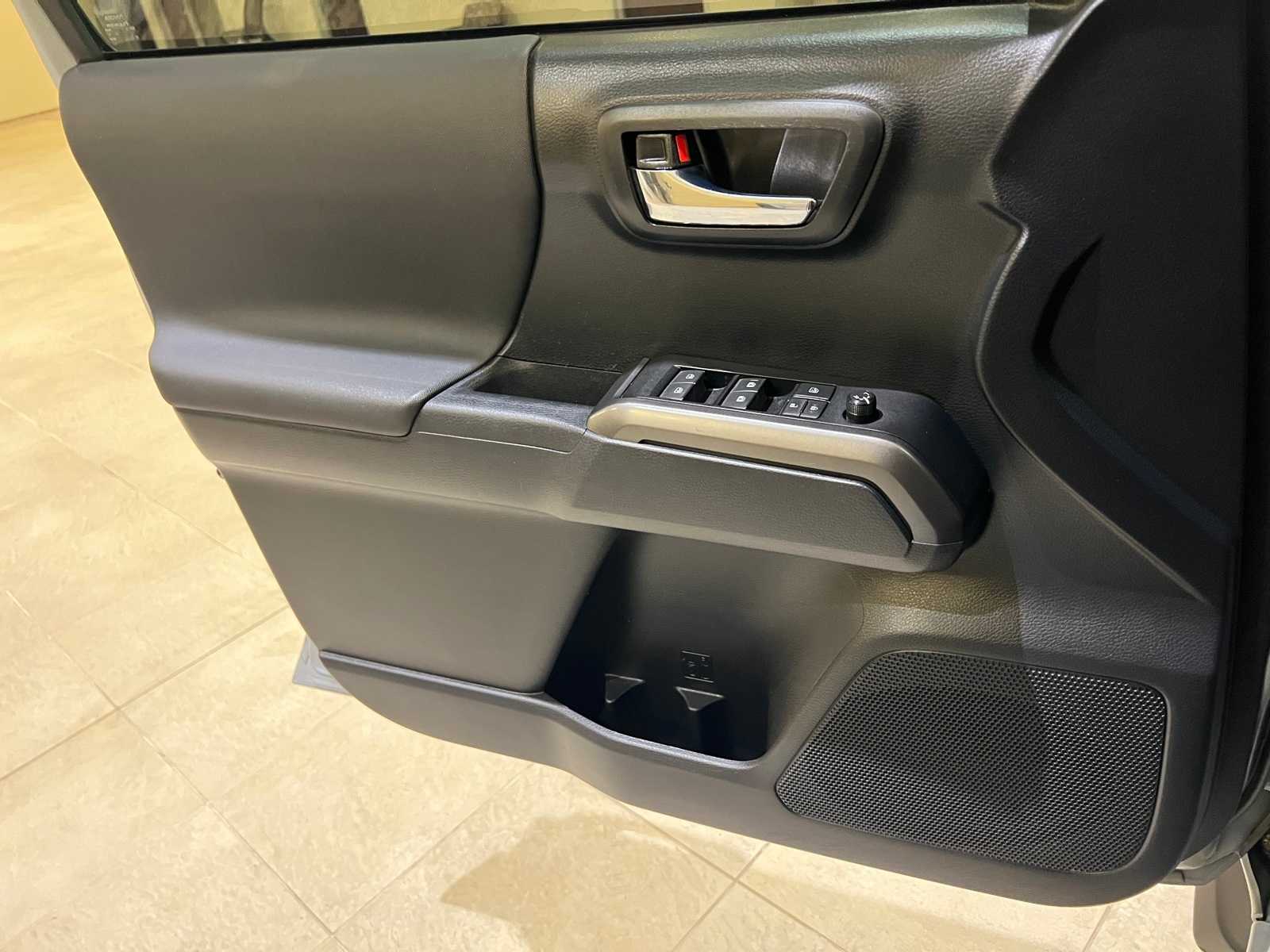 Thumbnail: 2019 Toyota Tacoma - 17