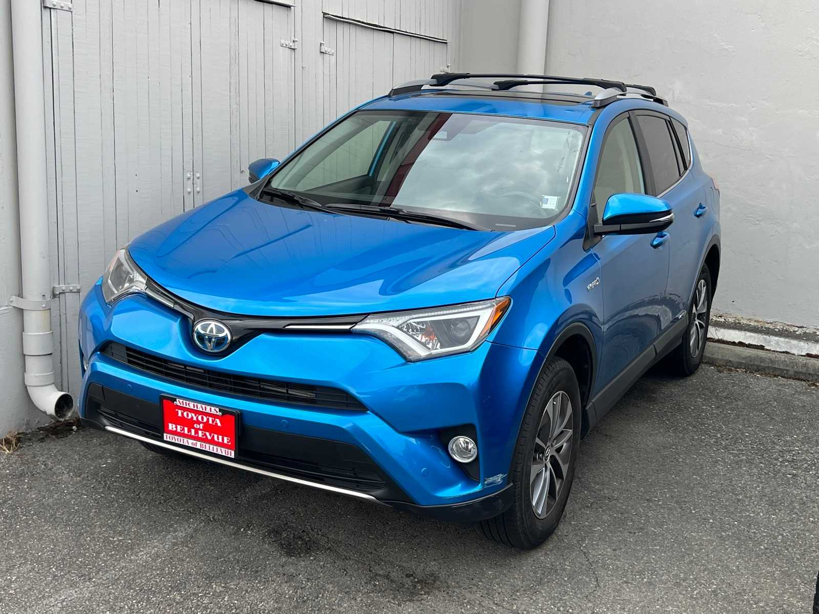Thumbnail: 2017 Toyota RAV4 - 1