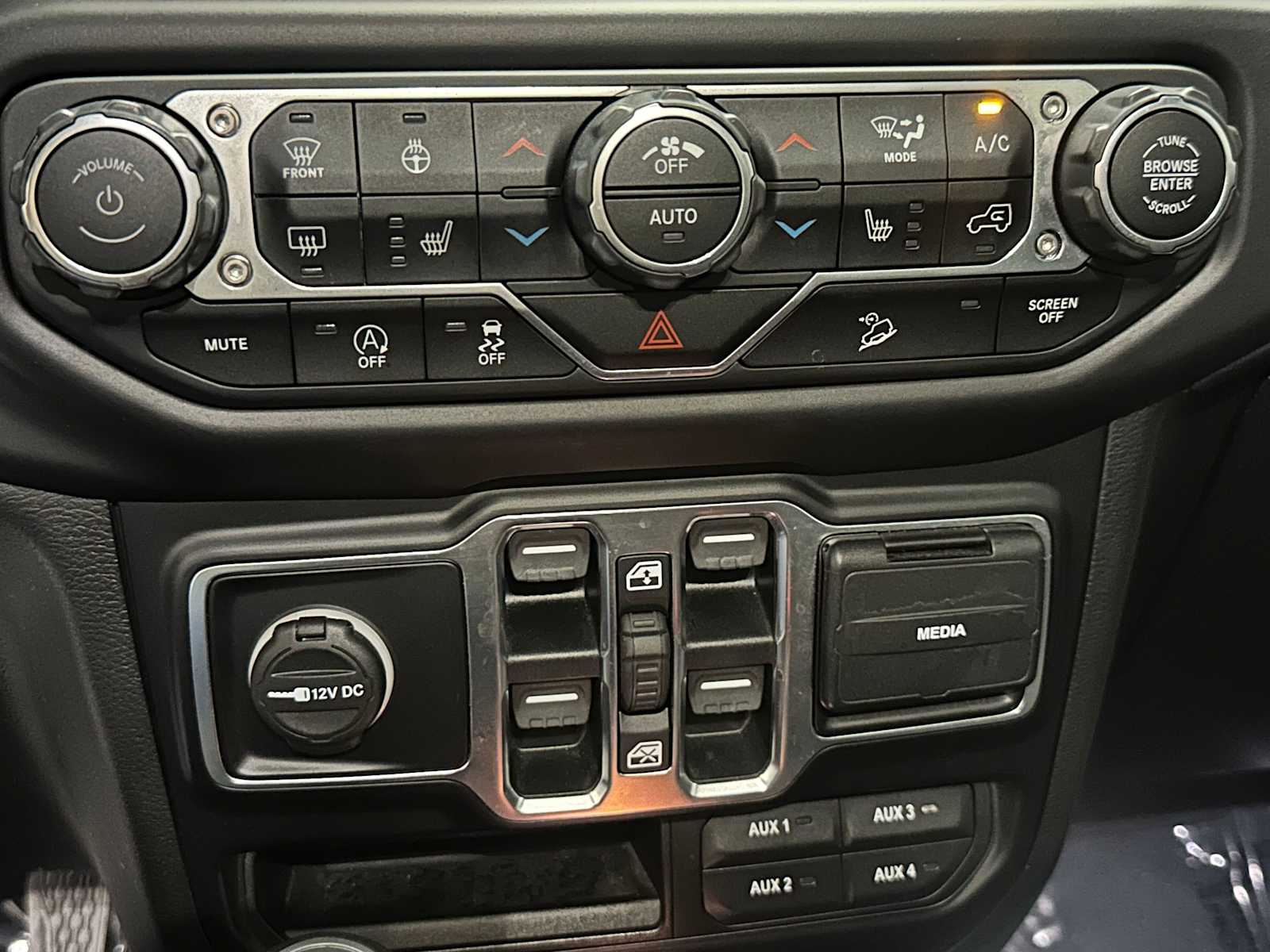 Thumbnail: 2020 Jeep Wrangler - 16