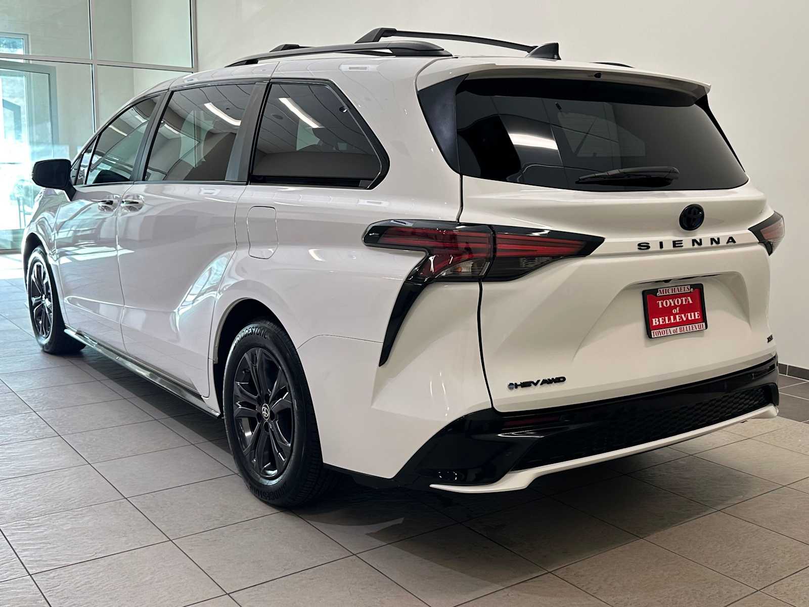 Thumbnail: 2025 Toyota Sienna - 4