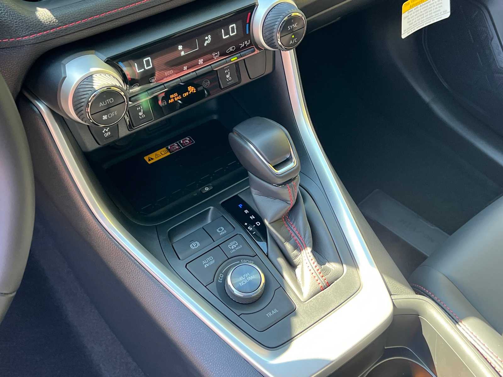2025 Toyota RAV4 XSE 23