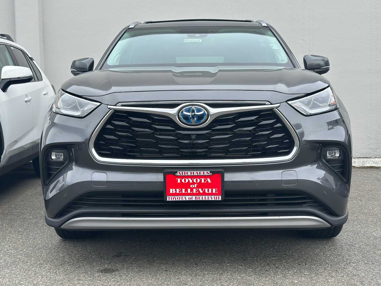 Thumbnail: 2022 Toyota Highlander - 2