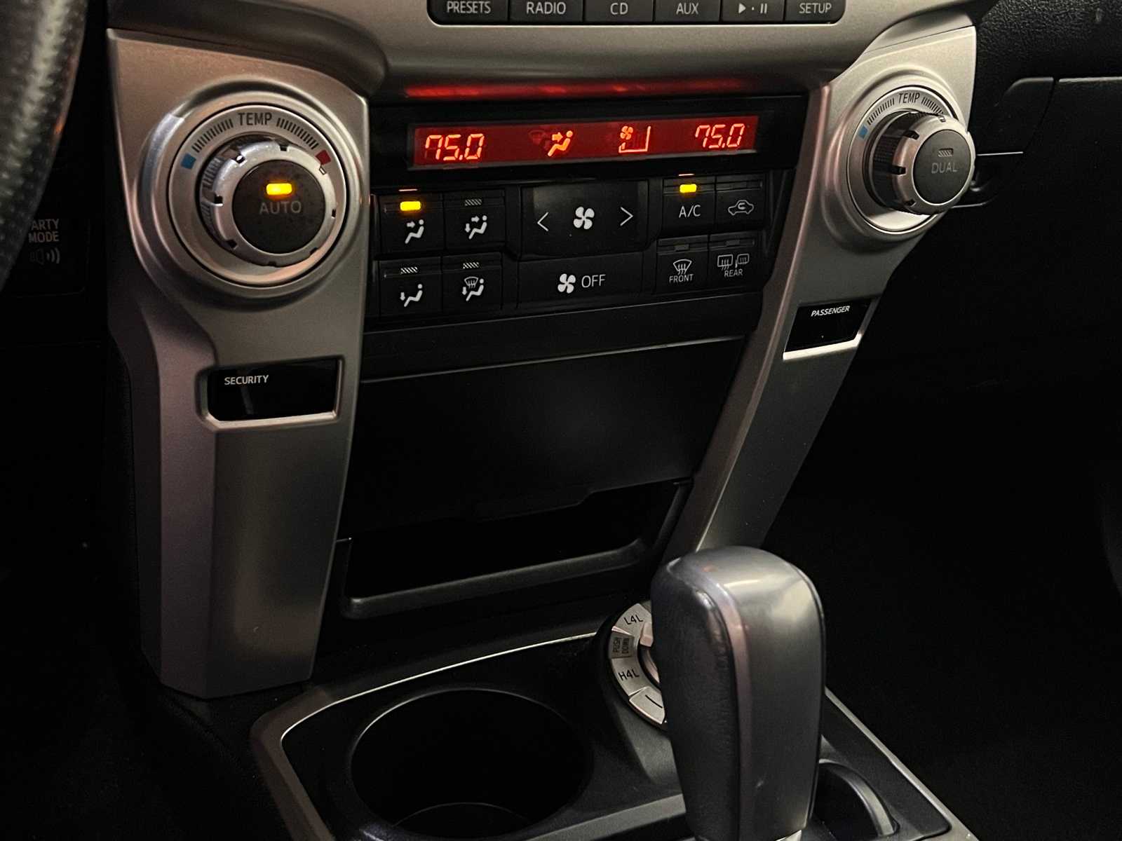 Thumbnail: 2011 Toyota 4Runner - 24