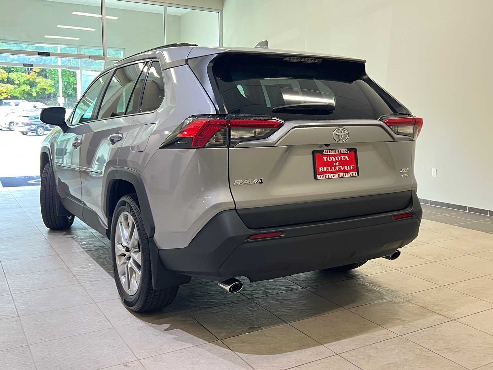 Thumbnail: 2025 Toyota RAV4 - 4