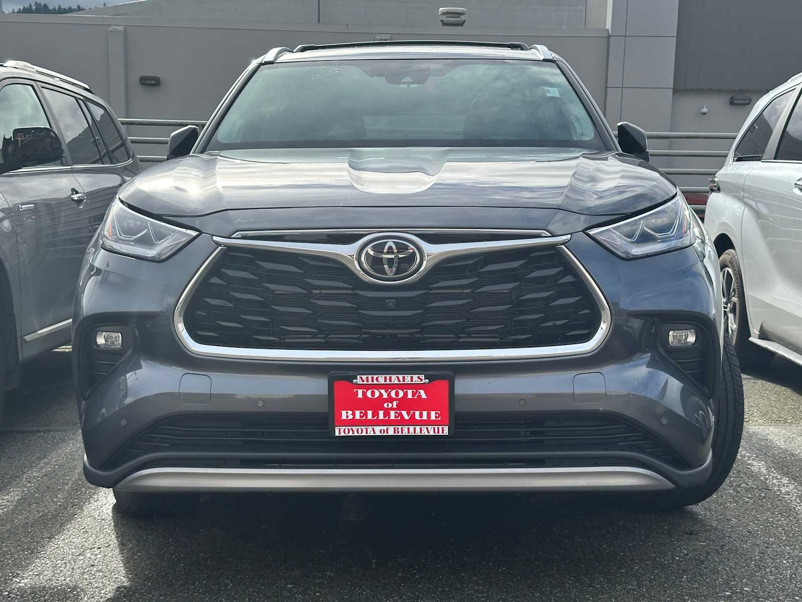 Thumbnail: 2025 Toyota Highlander - 2