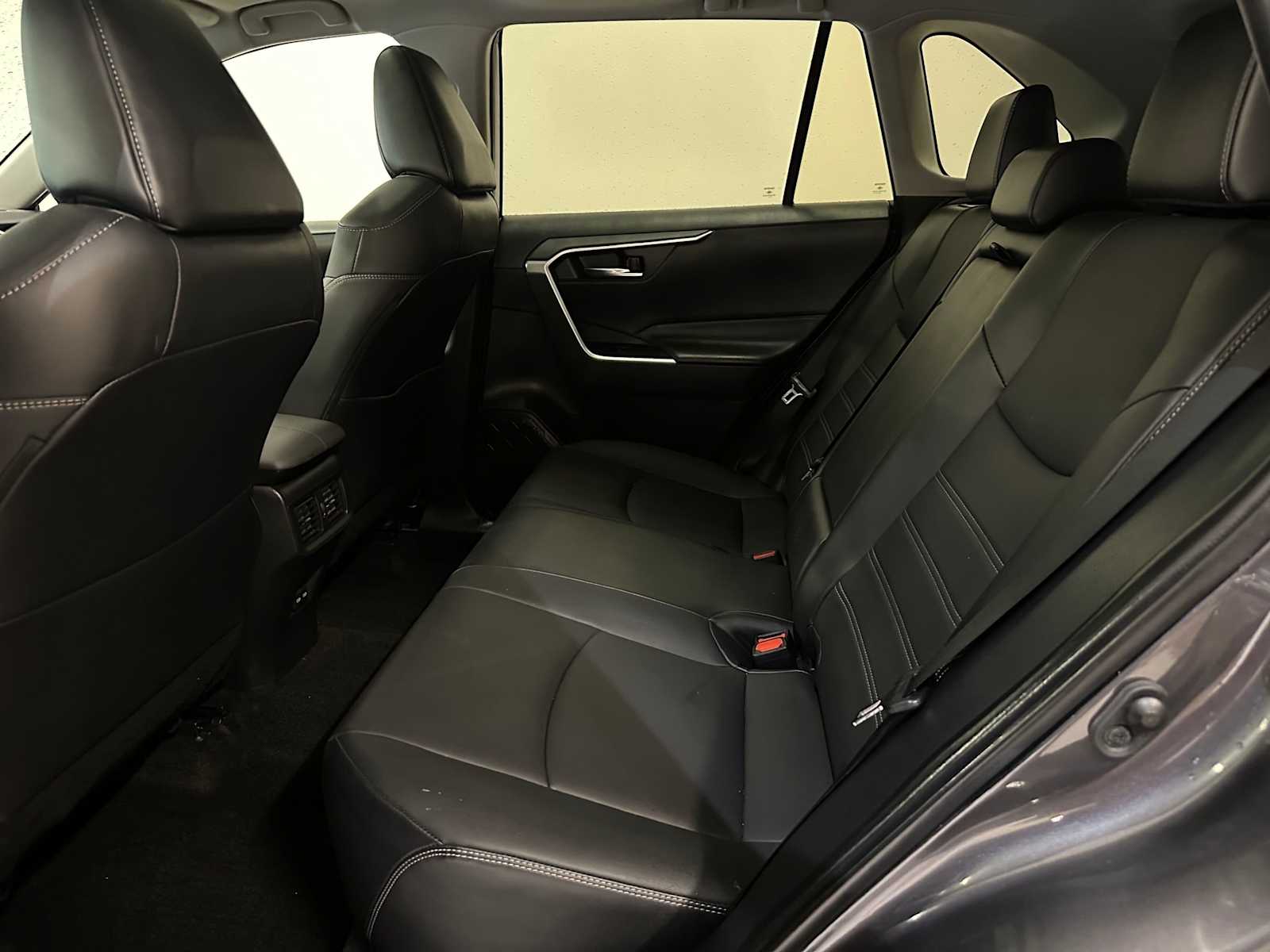 Thumbnail: 2022 Toyota RAV4 - 23