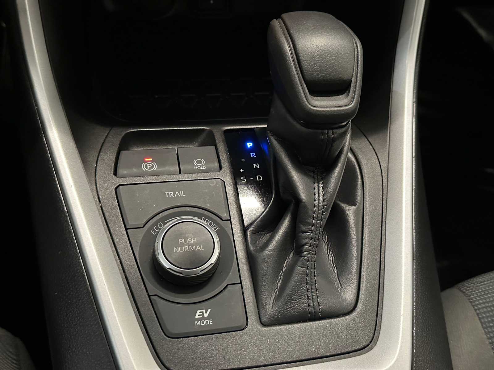 Thumbnail: 2022 Toyota RAV4 - 17