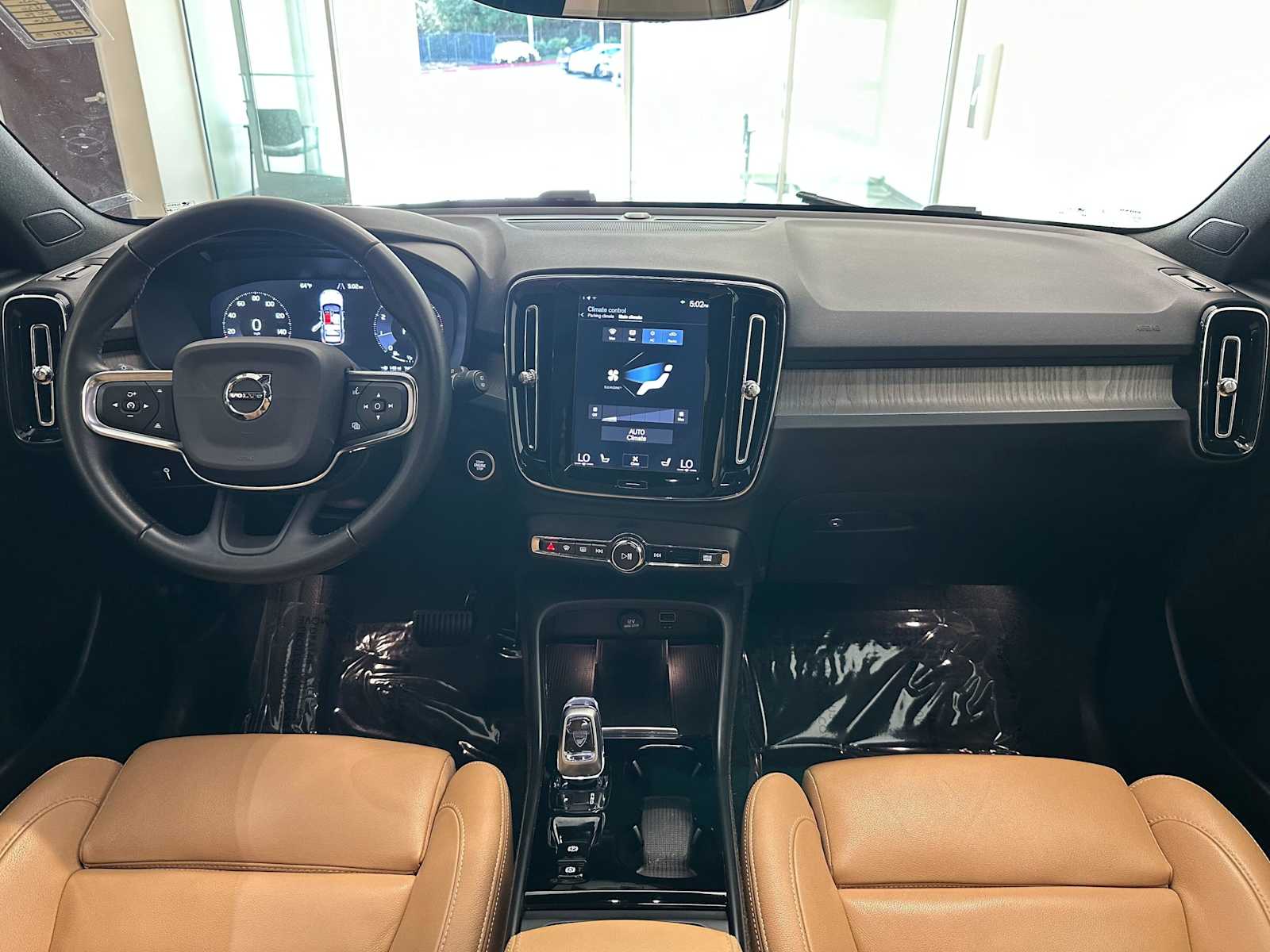 Thumbnail: 2020 Volvo XC40 - 10