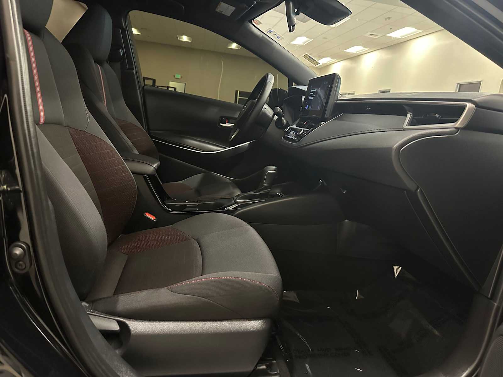 Thumbnail: 2025 Toyota Corolla - 26