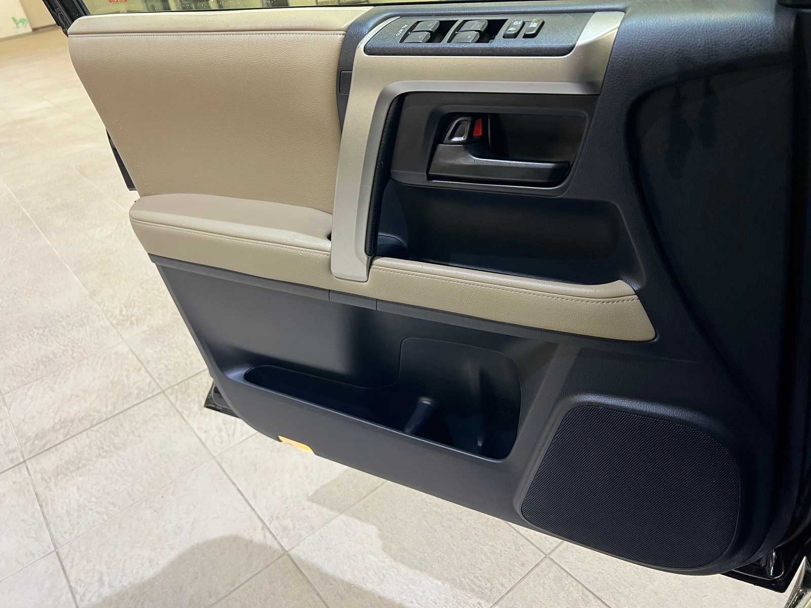 Thumbnail: 2011 Toyota 4Runner - 18