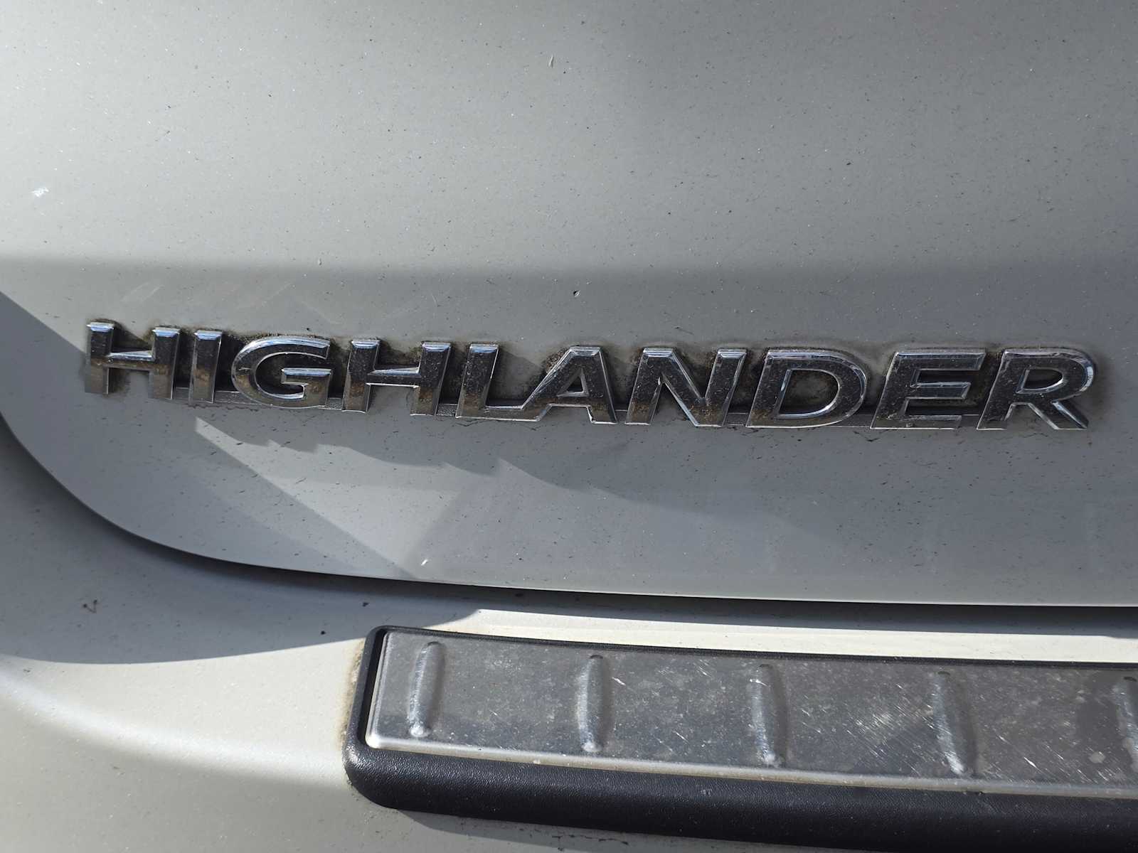 Thumbnail: 2015 Toyota Highlander - 4