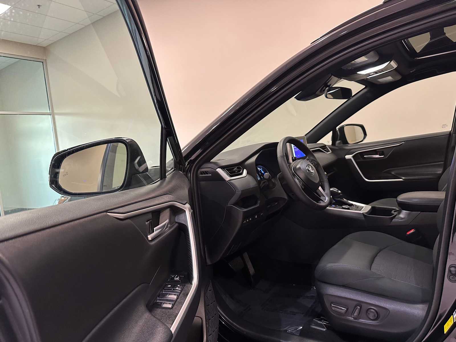 Thumbnail: 2025 Toyota RAV4 - 24