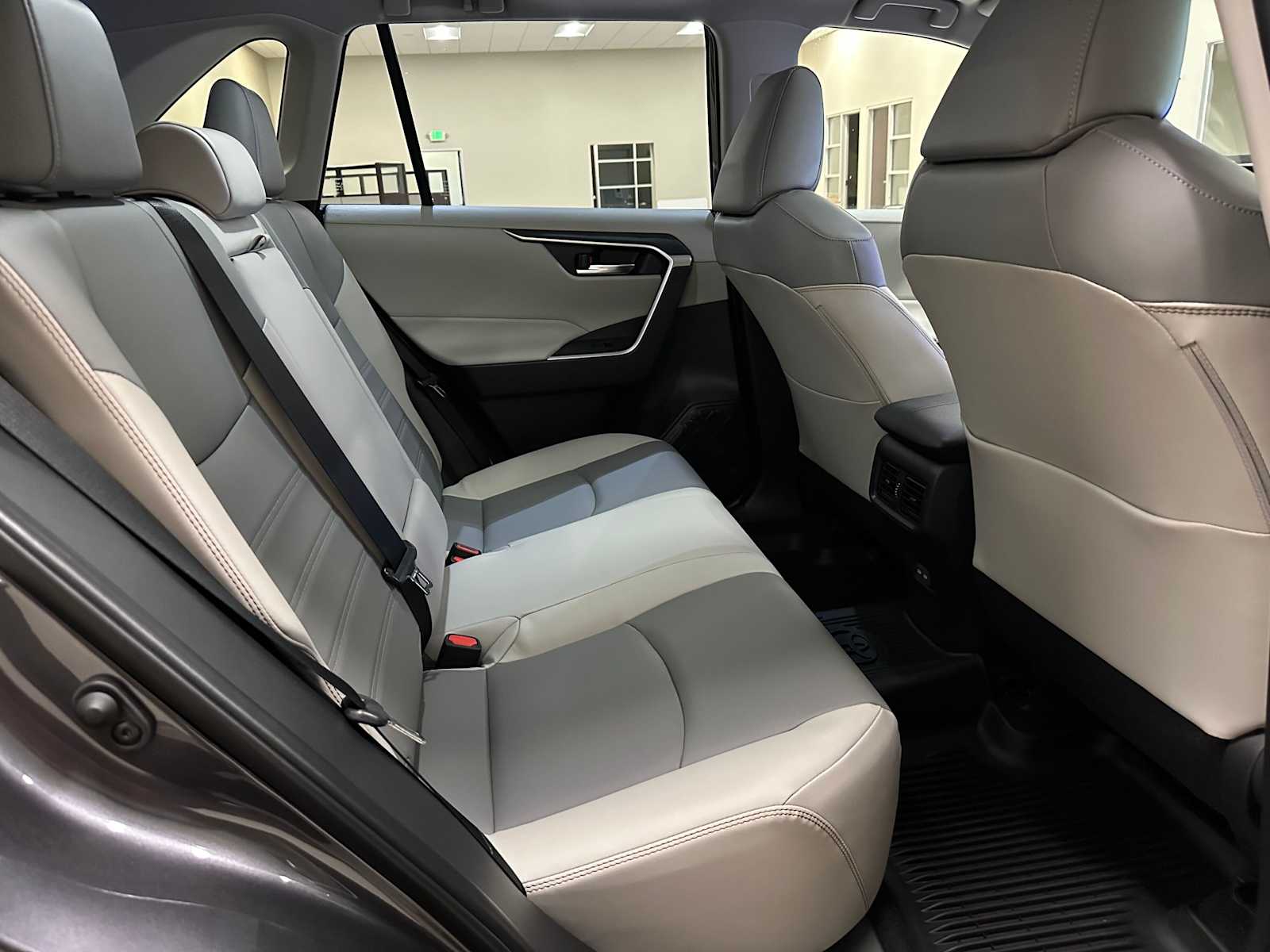 Thumbnail: 2025 Toyota RAV4 - 25