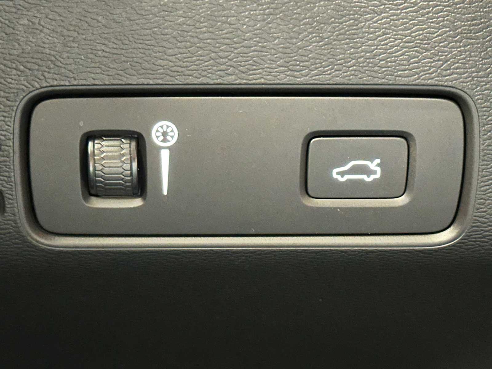 Thumbnail: 2020 Volvo XC40 - 18