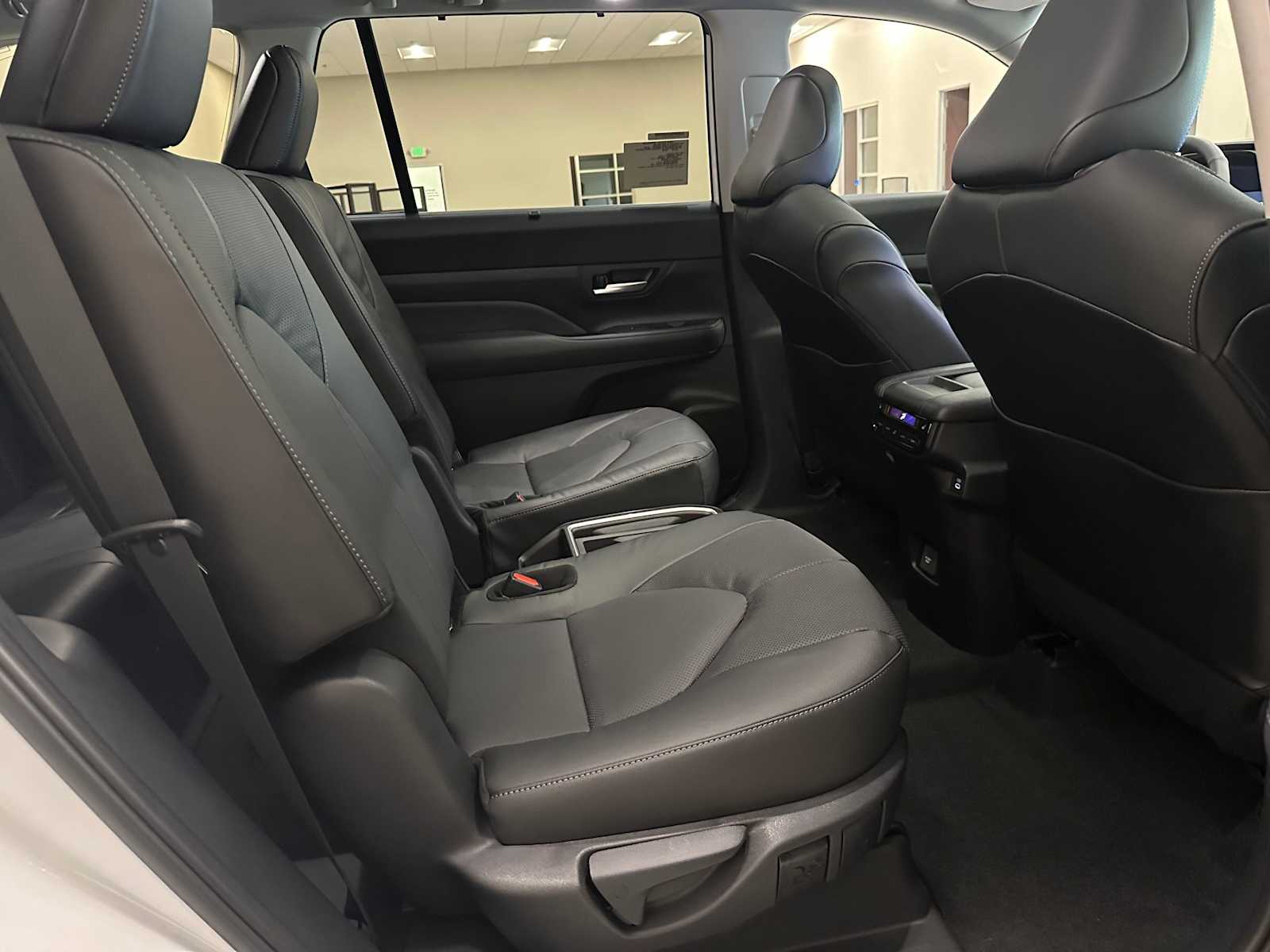 Thumbnail: 2026 Toyota Grand Highlander - 26