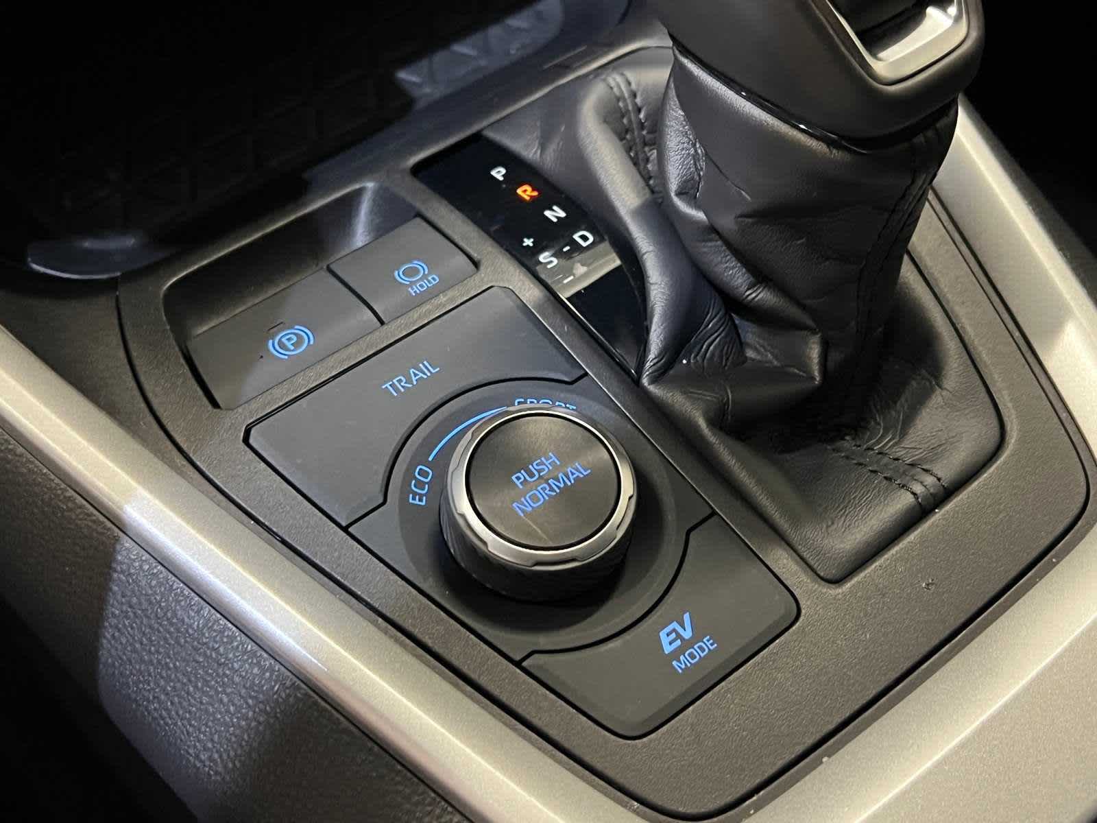 Thumbnail: 2022 Toyota RAV4 - 28