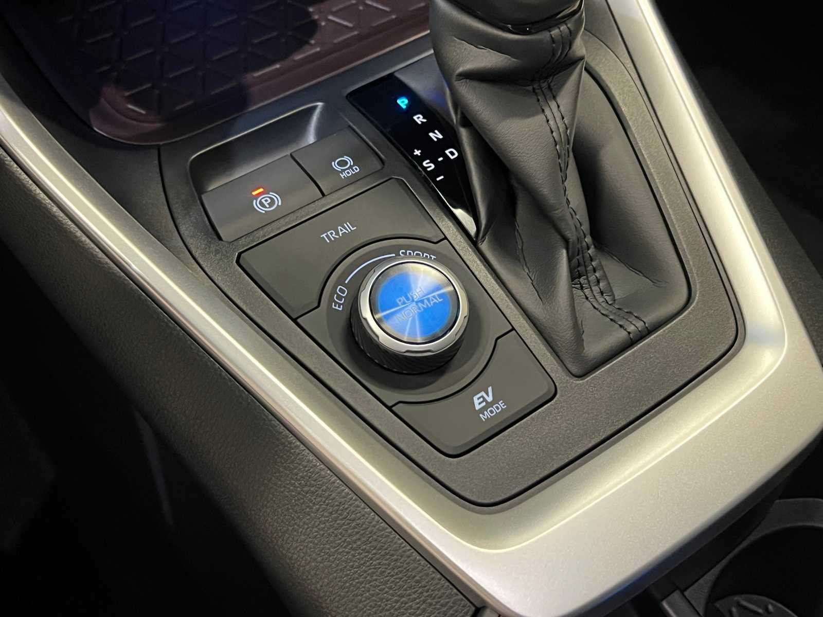 Thumbnail: 2025 Toyota RAV4 - 25