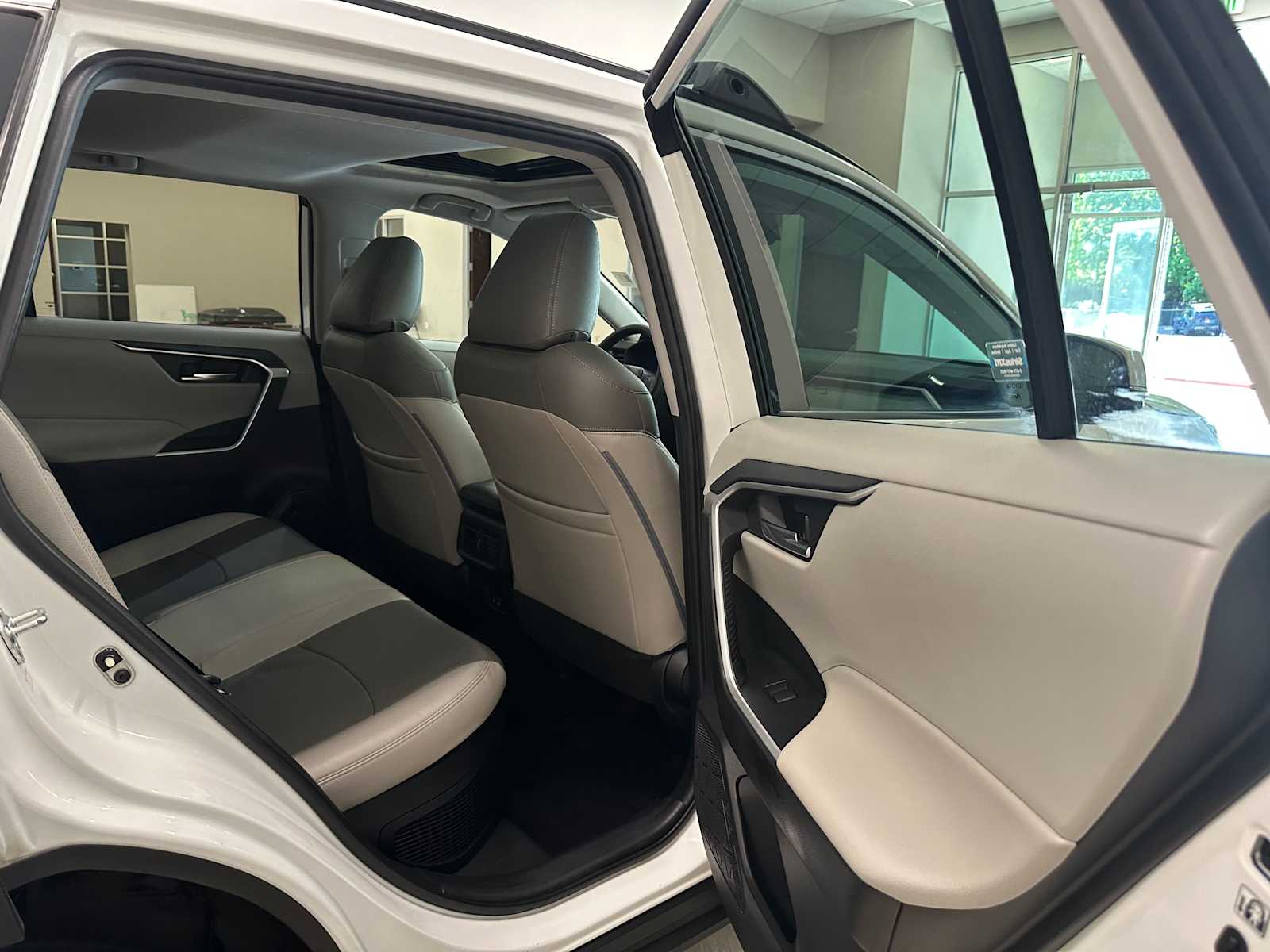 Thumbnail: 2020 Toyota RAV4 - 26