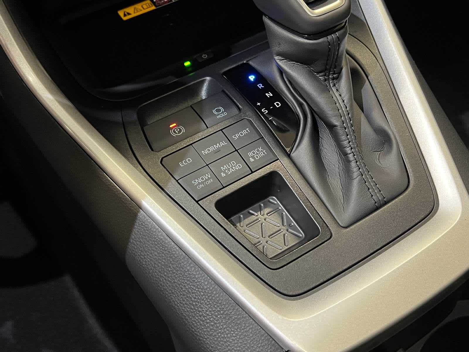 Thumbnail: 2025 Toyota RAV4 - 25