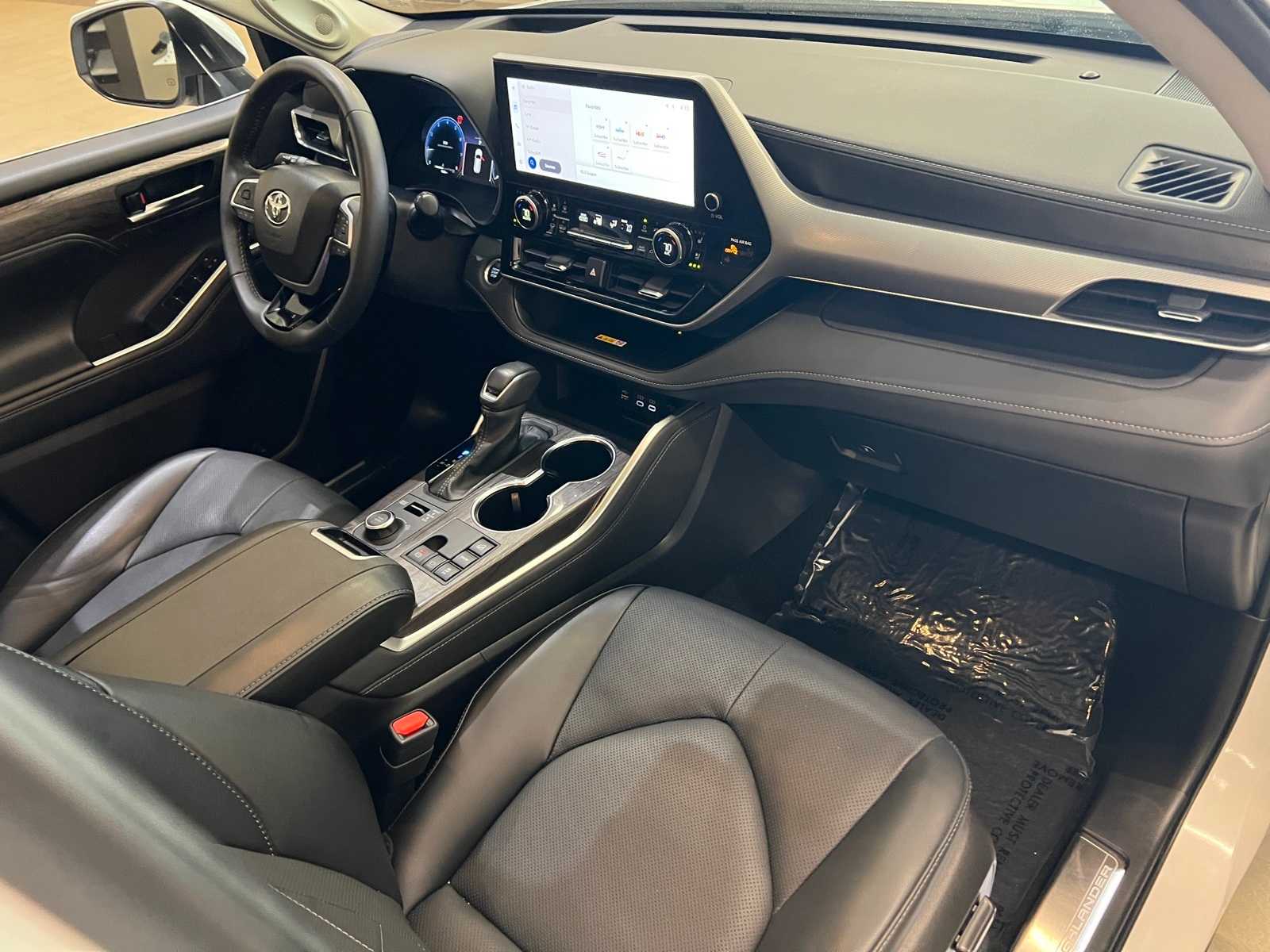 Thumbnail: 2024 Toyota Highlander - 15