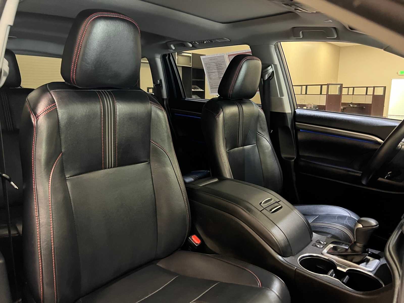 Thumbnail: 2019 Toyota Highlander - 14