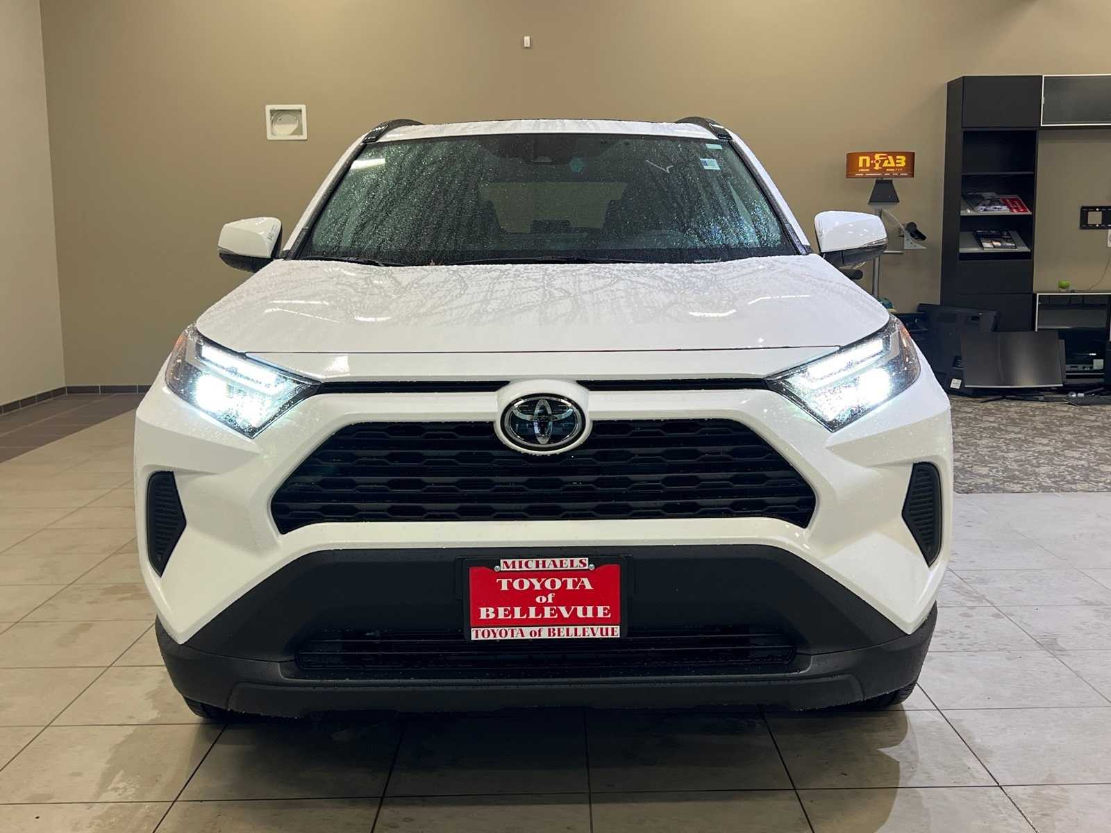 Thumbnail: 2025 Toyota RAV4 - 8