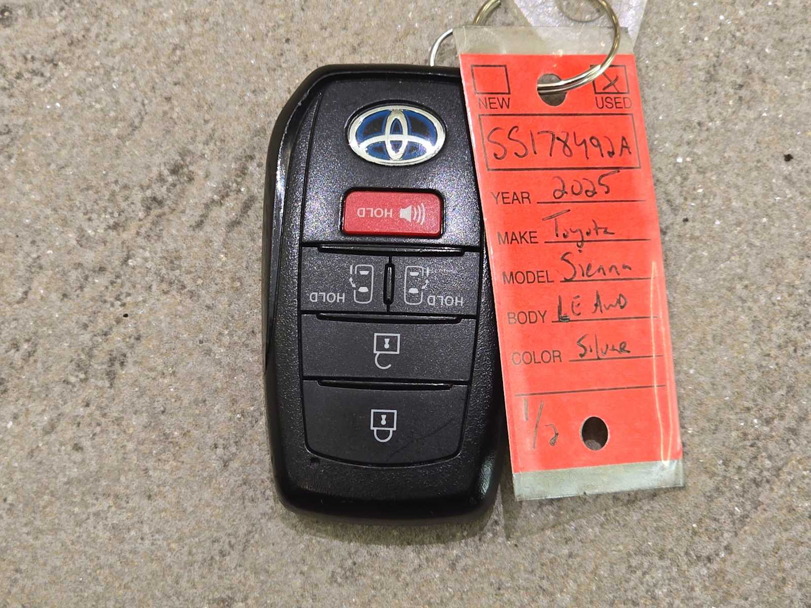 Thumbnail: 2025 Toyota Sienna - 30