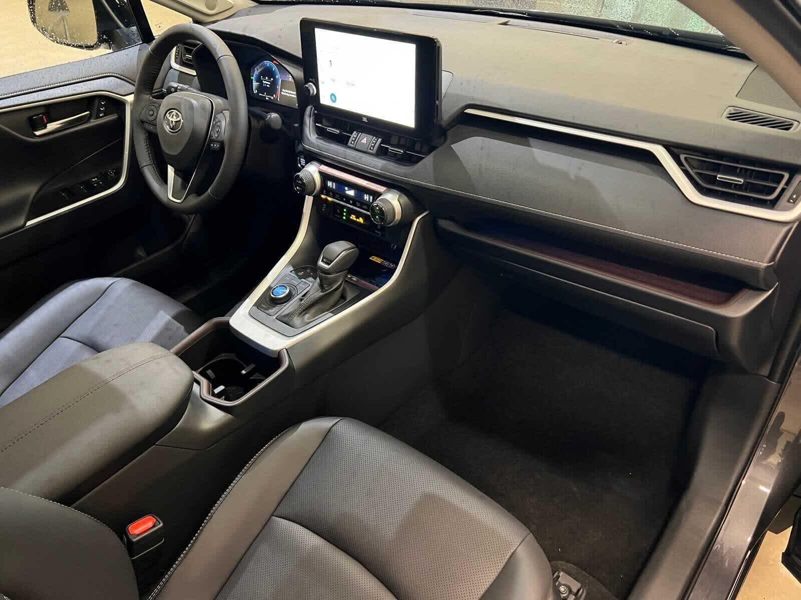 Thumbnail: 2025 Toyota RAV4 - 15