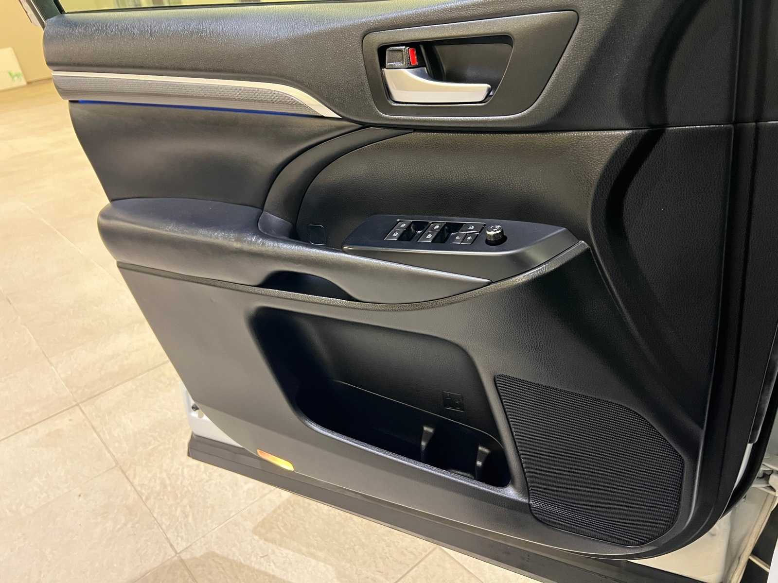 Thumbnail: 2019 Toyota Highlander - 18