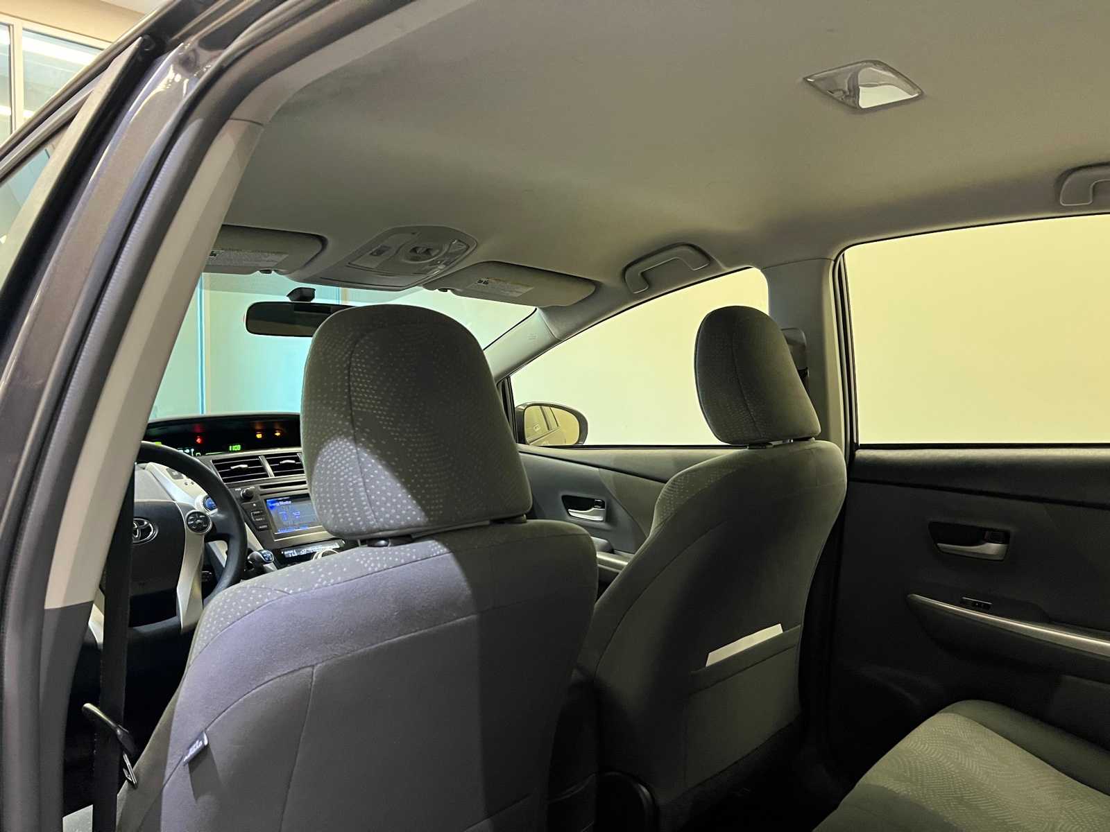 Thumbnail: 2014 Toyota Prius v - 12
