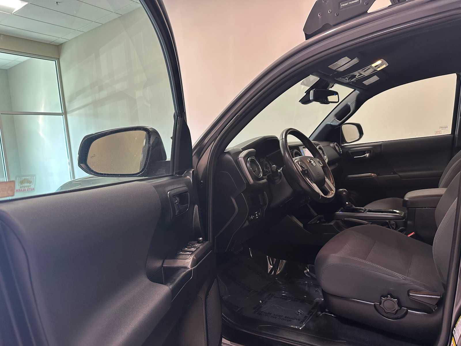 Thumbnail: 2018 Toyota Tacoma - 21