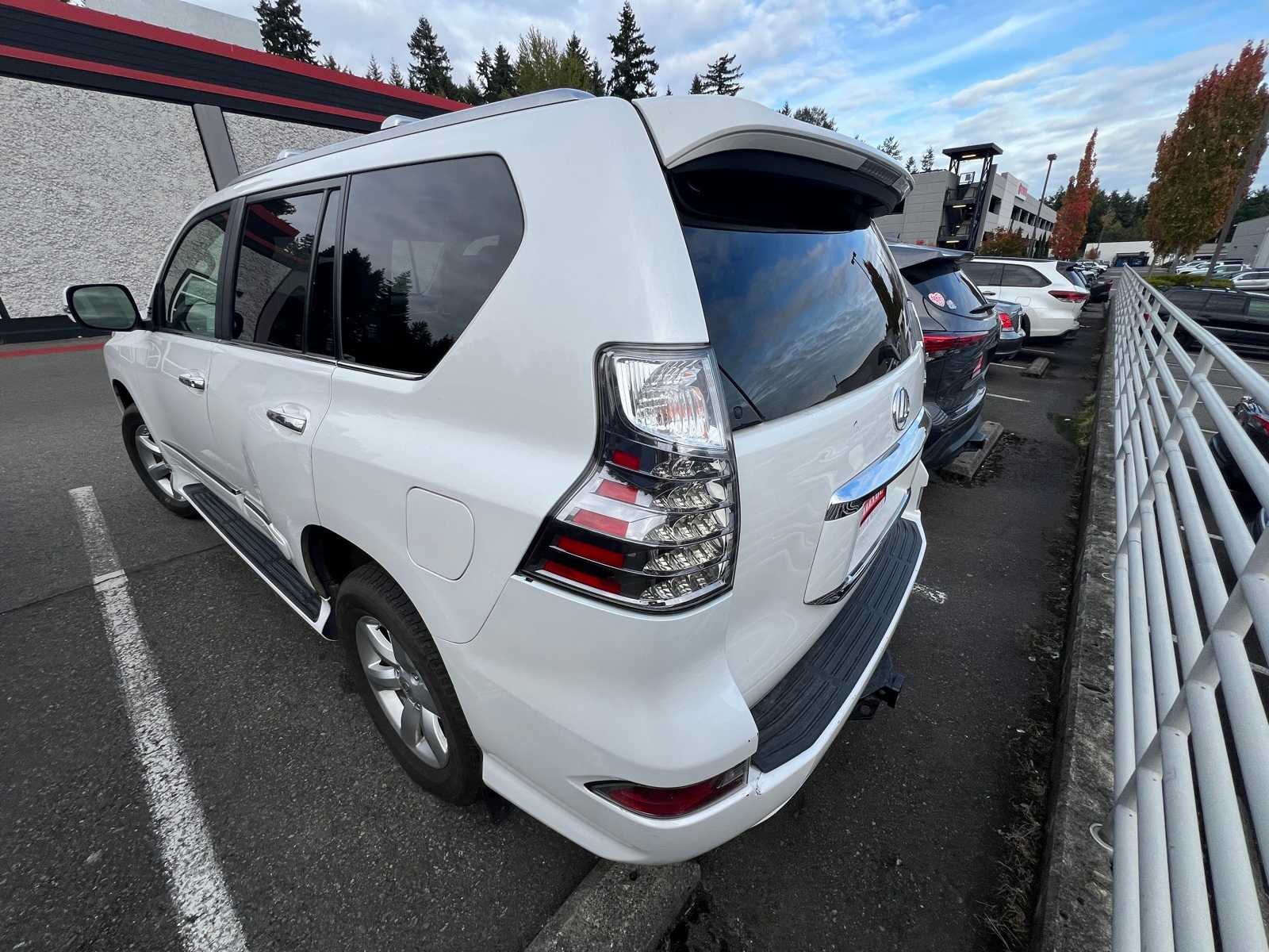 Thumbnail: 2015 Lexus GX - 10