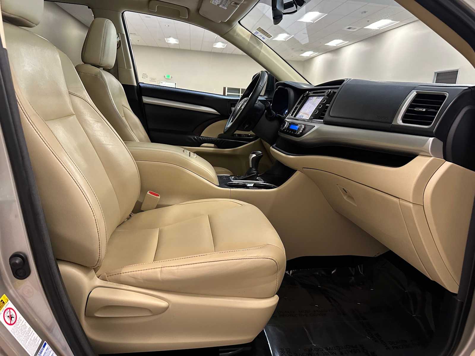 Thumbnail: 2015 Toyota Highlander - 31