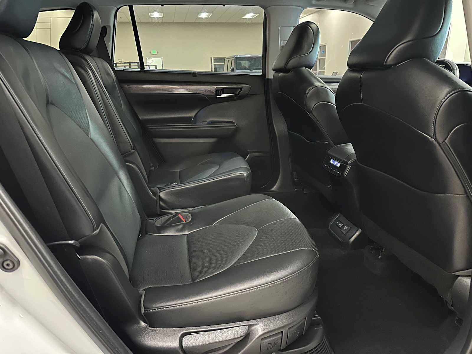 Thumbnail: 2022 Toyota Highlander - 26