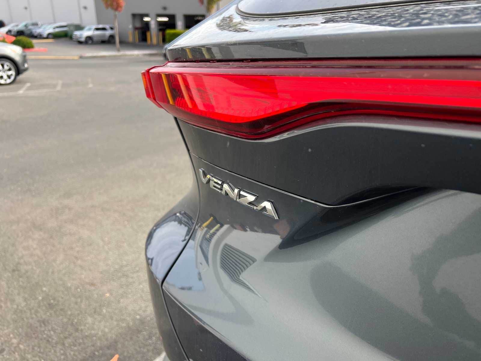 Thumbnail: 2022 Toyota Venza - 9