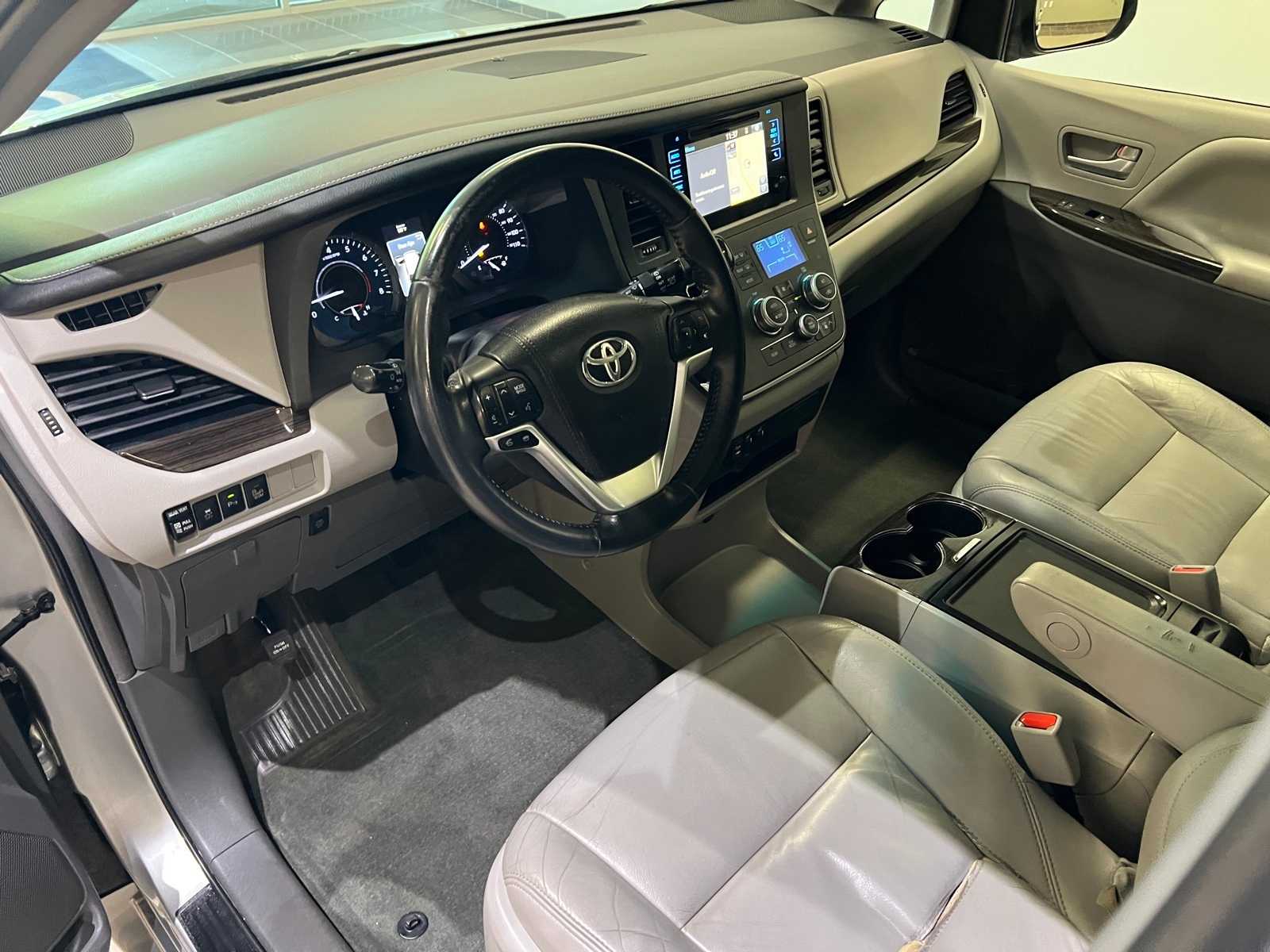 Thumbnail: 2015 Toyota Sienna - 2