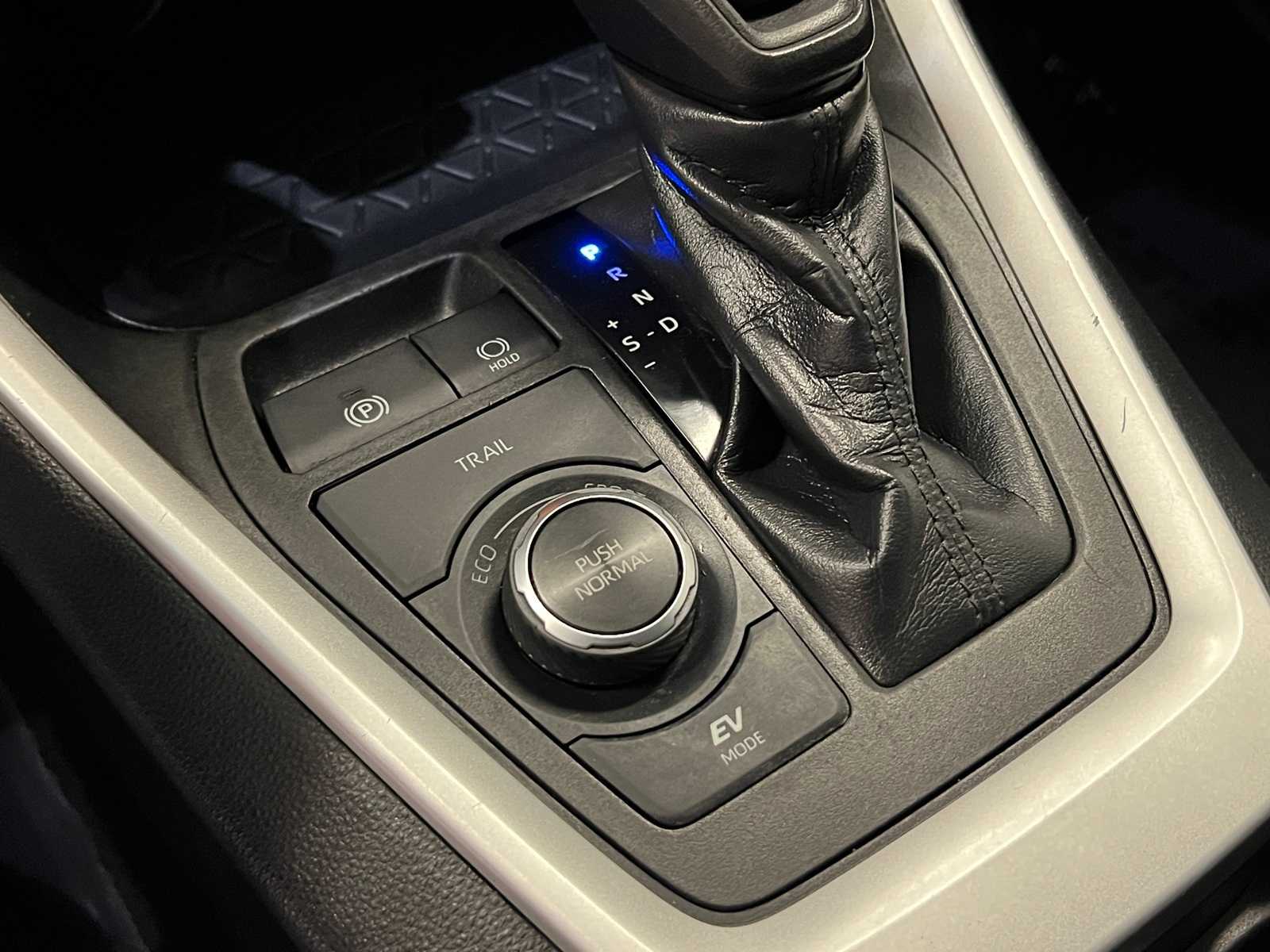 Thumbnail: 2021 Toyota RAV4 - 24